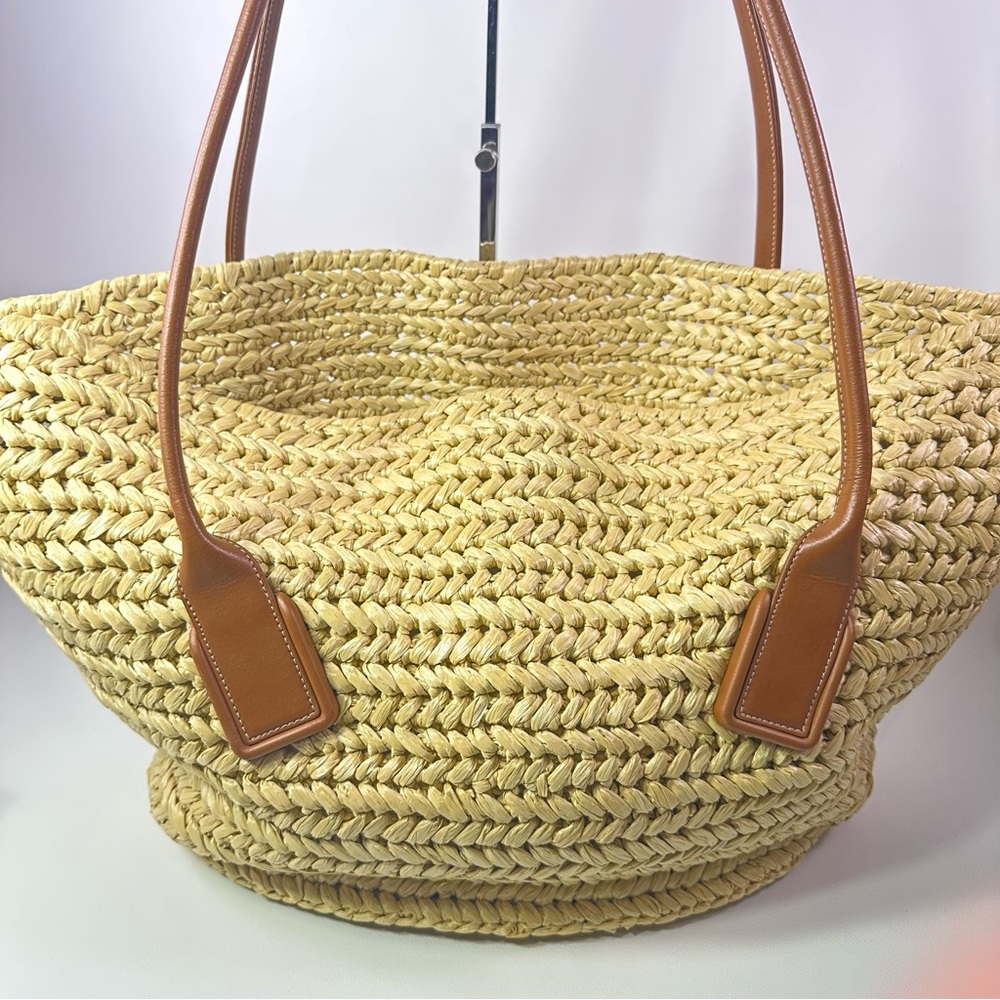 NEW Bottega Veneta Arco Natural Wood Rafia Medium Tote - Picture 2 of 16
